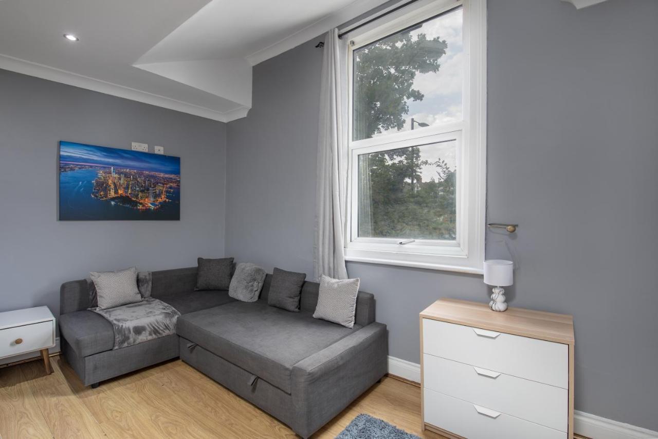 Stockton Town Centre Apartments Free Parking And Wi-Fi Exterior photo